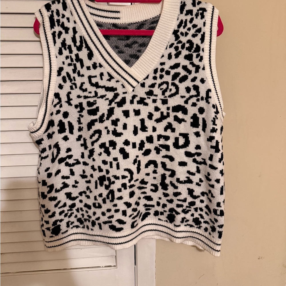 Black and White Leopard Print Sweater Vest - Picture 4 of 5